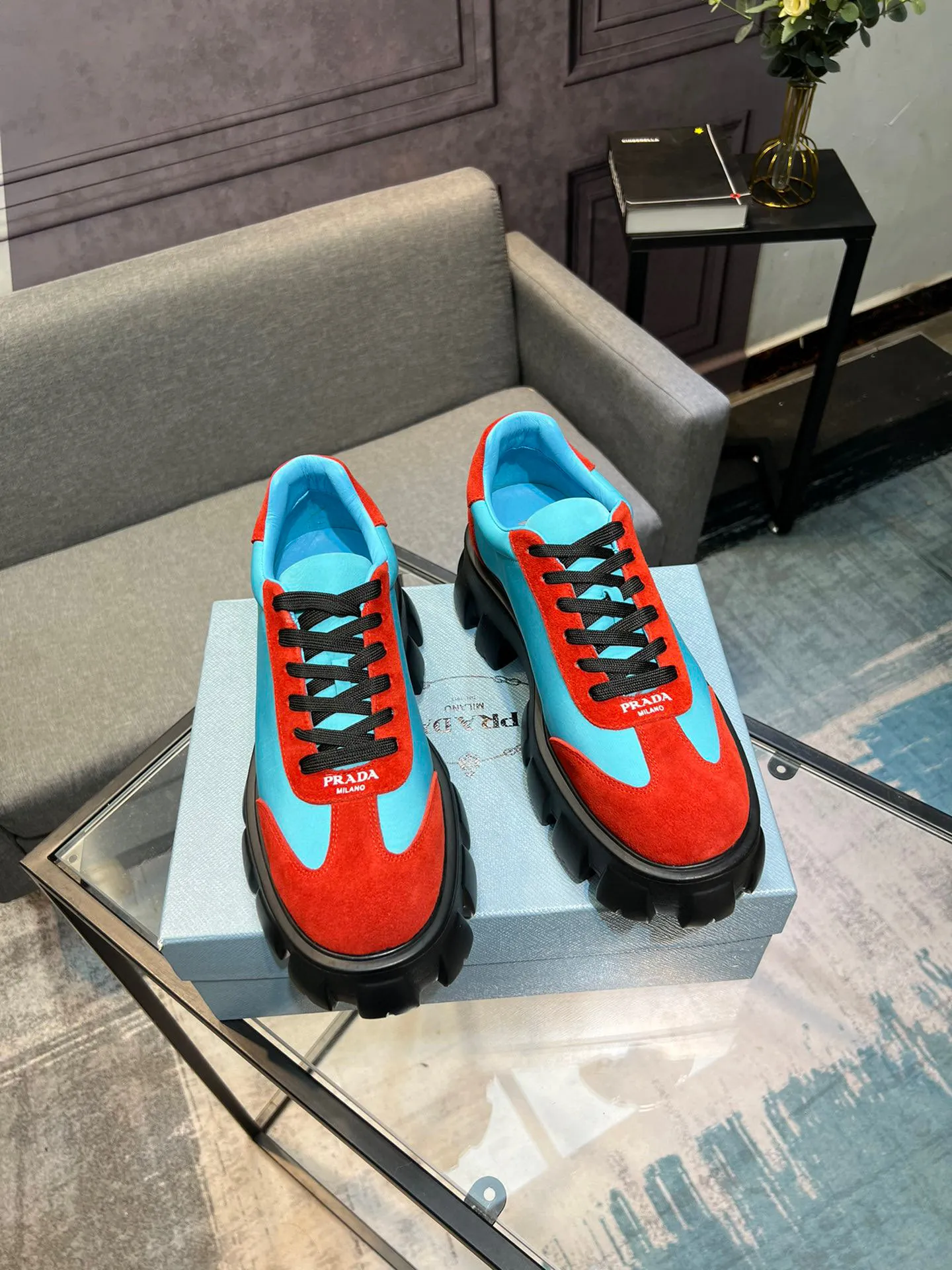Men's shoes 💰540 Prada Latest 2025ss spring and summer catwalk series Thick-soled platform platform Casual sports shoes Couple style ☑️ Bold contrasting bright colors and fashionable combination Casual sports style design with exquisite details Classic personalized gear thick sole Increased comfort and unique modern trend style 🚩 Fabric: Cowhide ➕ Cloth Lining: Sheepskin Outsole: Original molded ultra-light foam material Sole thickness: 4.5CM Size: 35-45 (Female 40, Male 45, customized, non-returnable)